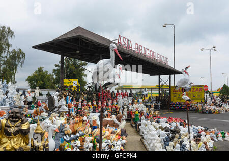 Cheb (Eger) : Marché Asie Asie 'Bazar Dragon' au passage de la frontière, Svatý Kříž - Waldsassen, République tchèque, Karlovarsky, Karlsb Banque D'Images