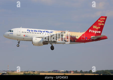 République Tchèque Prague/ 9 juillet 2016 : Airbus A320 de la CSA à l'atterrissage à l'aéroport de Prague Banque D'Images