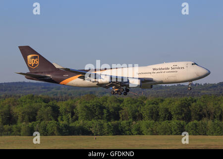 Köln/Allemagne 12 mars 2016 : Boeing 747 de l'UPS l'atterrissage à l'aéroport Köln Banque D'Images