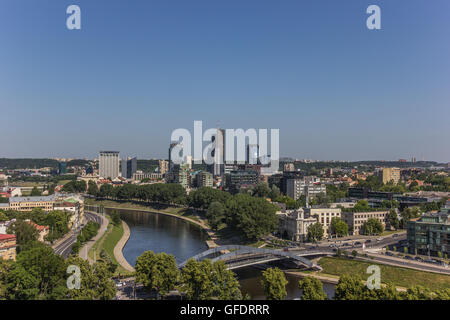 Vue sur la nouvelle ville de Vilnius Gediminas hill Banque D'Images