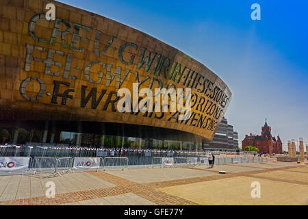 Le Millennium Centre dans le quartier des docks réaménagés de Cardiff, South Glamorgan, Pays de Galles, Royaume-Uni Banque D'Images