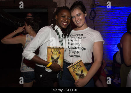 New York, États-Unis. 31 juillet, 2016. Harry Potter et l'enfant maudit publié à New York. Crédit : Louise Wateridge/Pacific Press/Alamy Live News Banque D'Images