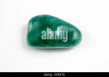 Décoration d'une pierre précieuse Amazonite sur fond blanc Banque D'Images