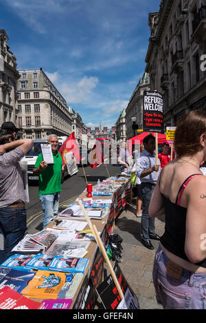 Socialist Worker campagnes des partis à Oxford Circus, le samedi 16 juillet 2016, Londres, Royaume-Uni, UK Banque D'Images