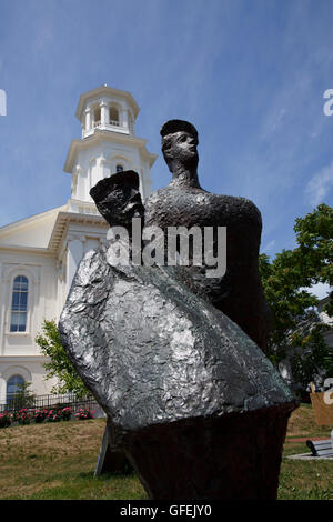 "Les touristes", sculpture en face de la Bibliothèque publique de la rue Commercial, Provincetown, Massachusetts Banque D'Images