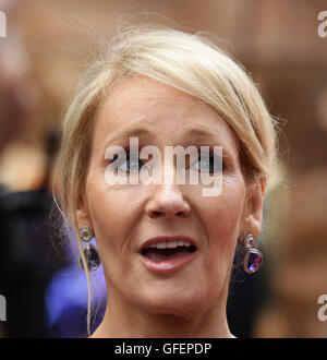 JK Rowling arrivant pour l'ouverture de gala de Harry Potter et l'enfant maudit, au Palace Theatre de Londres. Banque D'Images