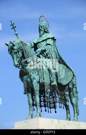 Statue équestre du roi Saint Etienne, la colline du Château de Buda, à Budapest, Hongrie Banque D'Images