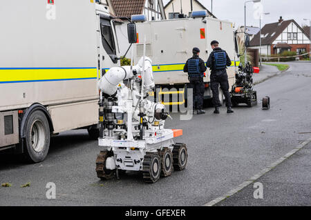 Carrickfergus (Irlande du Nord). 27 Jan 2014 - Accueil ciblées pour la troisième fois en une semaine après deux bombes sont suspect découvert dans le jardin, ce qui porte le total à cinq. La chambre a également été la cible de tentative d'incendie au cours des dernières semaines. Banque D'Images