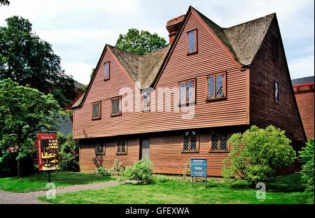 John Ward House, dans l'Essex Street, du centre-ville historique, Salem, Massachusetts, USA. Construit 1684. Partie de la Peabody Essex Museum Banque D'Images