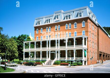 Le Pavillon à côté du Capitole de l'État dans le centre-ville de Montpelier, Vermont, États-Unis Banque D'Images