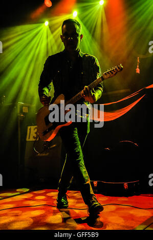 Dave Hause des proches et le soutien Social Distortion Falcon sur scène à l'Académie de Dublin, 21 août 2012 Banque D'Images