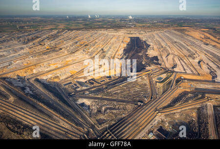 Vue aérienne, l'exploitation à ciel ouvert de lignite Niederzier, ciel bleu, Rhénanie, Rhénanie du Nord-Westphalie, Allemagne, Europe, vue aérienne, les oiseaux-lunettes Banque D'Images