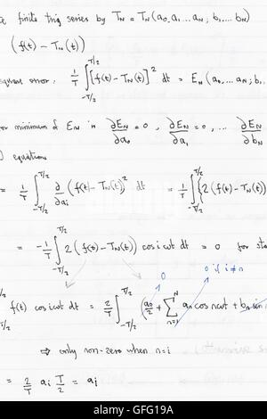 Équations et formules mathématiques dans un ordinateur portable Banque D'Images