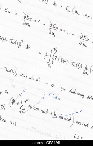 Les mathématiques et la physique complexe des équations et formules Banque D'Images