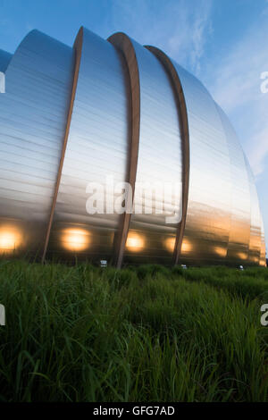 Kauffman Center for the Performing Arts au coucher du soleil Banque D'Images