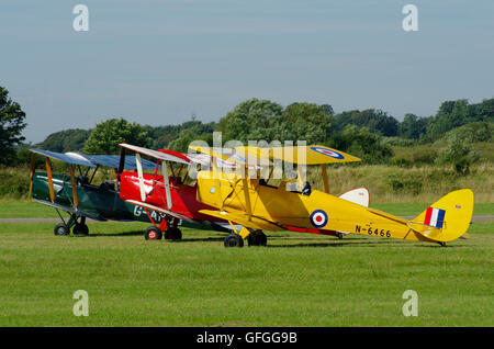 De Havilland DH82A Tiger Moths décollage à Shoreham, Banque D'Images