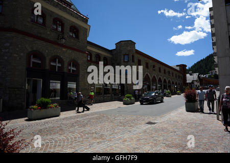 St Moritz avec de beaux nuages moelleux Banque D'Images