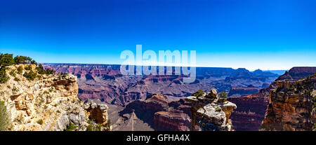 Un panorama du Grand Canyon de Mather point en juillet 2016 avec la fumée de l'incendie plus visible sur le bord Nord Banque D'Images