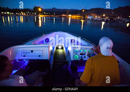 Une croisière sur le lac de nuit Katherine Mojave Landing Arizona Banque D'Images