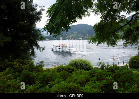 Vue depuis le jardin principal grâce à ses fonctionnalités sur le lac de Côme. Banque D'Images