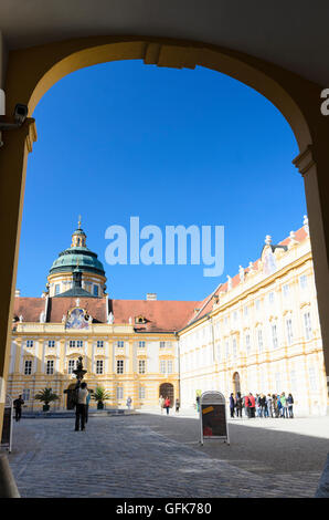 Abbaye de Melk Melk : Monastère, vue de la cour intérieure et les prélats de l'église collégiale, l'Autriche, Niederösterreich, Autriche, Banque D'Images
