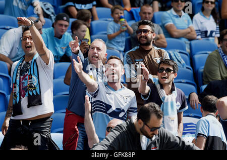 Lazio fans pendant le match amical entre Brighton et Hove Albion et du Latium à l'American Express Community Stadium à Brighton et Hove. Le 31 juillet 2016. Banque D'Images