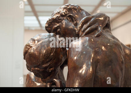 Jérusalem, Musée d'Israël : Détail de la baiser une statue de bronze réalisée en 1886 par l'artiste Français Auguste Rodin (1840-1917) Banque D'Images