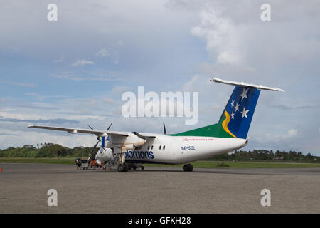 Honiara, Îles Salomon - Mai 27, 2015 : petite hélice avion stationné à l'aéroport. Banque D'Images