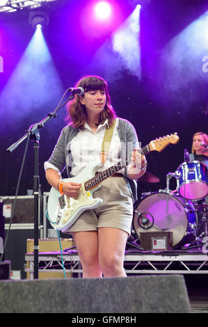 Ripley, Derbyshire, Royaume-Uni. 31 juillet 2016.Ils mènent à la dernière nuit du festival Indietracks. Midland Railway, l'organisation derrière l'événement a déclaré que le festival a été un grand succès pour la collecte de fonds essentiels .fer Girl Ray stade intérieur . Crédit : Ian Francis/Alamy Live News Banque D'Images