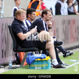 Dresde, Allemagne. 30 juillet, 2016. gauche team manager Ronald Koeman (Everton).pré saison friendly.Real Betis vs FC Everrton, .Dresden, DVV Stadium, le 30 août 2016, dans le tournoi de la coupe de Dresde l'équipe de Premier League Everton joue contre l'équipe d'Espagnol premier laegue Real Betis et finalement perdu après les tirs au but. © Wolfgang Fehrmann/ZUMA/Alamy Fil Live News Banque D'Images