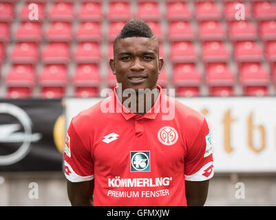 Bundesliga - Saison 2016/17 - Photocall FSV Mainz 05, le 25 juillet 2016 à Mainz, Allemagne : Jhon Cordoba (15). Photo : Andreas Arnold/dpa | conditions dans le monde entier Banque D'Images