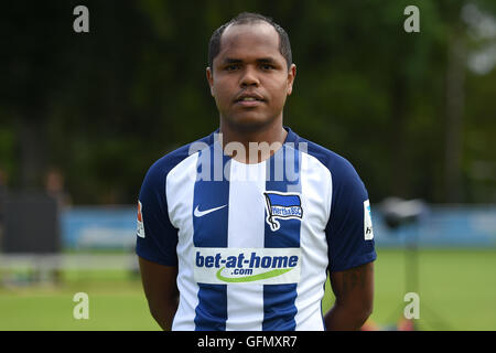 Bundesliga - Saison 2016/17 - Photocall Hertha Berlin le 12 juin 2016 à Berlin, Allemagne : Ronny. Photo : Britta Pedersen/dpa | conditions dans le monde entier Banque D'Images