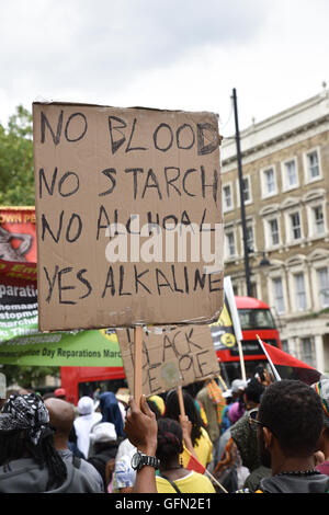 Londres, Royaume-Uni. 1er août 2016. La Journée de l'Émancipation africaine mars dans le centre de Londres. "Ainsi que les réparations exigeant Banque D'Images