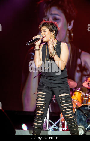 Chanteuse et actrice indienne Sunidhi Chauhan effectue live at the HKCEC. Banque D'Images