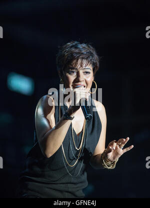 Chanteuse et actrice indienne Sunidhi Chauhan effectue live at the HKCEC. Banque D'Images