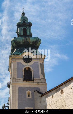 Tour d'une église, qui est une partie de l'ancien château de la ville Banska Stiavnica en Slovaquie, une partie de l'UNESCO site du patrimoine mondial. Banque D'Images