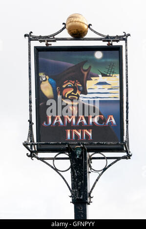 Le signe de la Jamaïque Inn sur Bodmin Moor. L'auberge était le paramètre pour le roman du même nom de Daphné du Maurier. Banque D'Images