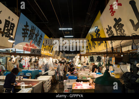 Le marché aux poissons de Tsukiji à Tokyo, Japon Banque D'Images