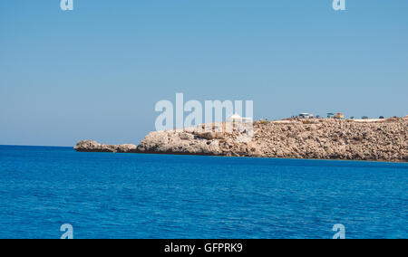 Une petite chapelle dédiée à Agioi Anargyroi près du cap Greco. District de Famagouste, à Chypre. Banque D'Images