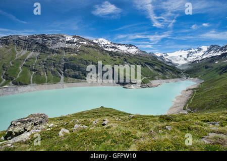 Le Barrage de Moiry turquoise le long de la Haute Route, Val d'Anniviers, en Suisse Banque D'Images