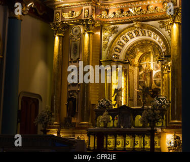 Lima - 10 mai : Bel intérieur d'une église catholique de Lima. 10 mai 2016 Lima au Pérou. Banque D'Images