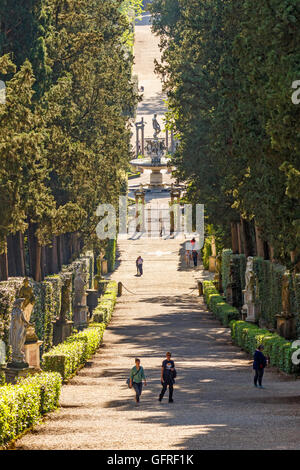 Les gens qui marchent dans les jardins Boboli, Florence Banque D'Images