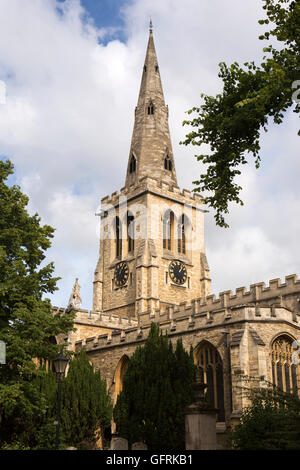 Royaume-uni, Angleterre, Bedford, Bedfordshire, St Paul's Square, flèche de l'église St Paul Banque D'Images