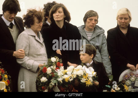 Bobby Sands 1981 FUNÉRAILLES Les troubles des années 1980, sa femme Geraldine Noade Sands et son fils Gérard cimetière Milltown Irlande du Nord Belfast Royaume-uni HOMER SYKES Banque D'Images