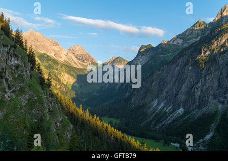 Paysage de montagne en soirée dans l'Allgau Alpes près de Oberstdorf, Allemagne, Oberallgau Banque D'Images