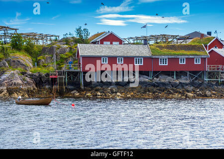 Rorbu rouge, Reine, îles Lofoten, Norvège, de l'Arctique, Scandinavie, Europe Banque D'Images