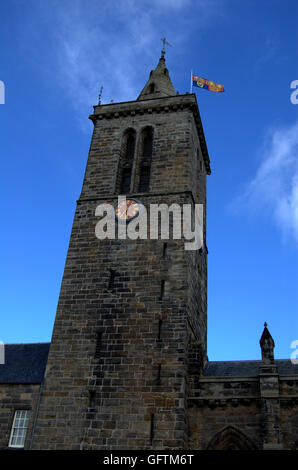 Flèche de la Chapelle St Salvator, St Andrews, avec flag flying Banque D'Images