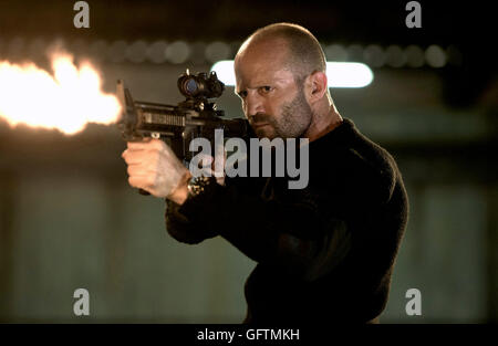 Mécanicien : Resurrection est un thriller d'action américain 2016 film réalisé par Dennis Gansel. Le film stars Jason Statham, Jessica Alba, Tommy Lee Jones, Michelle Yeoh, et Sam Hazeldine. Cette photo est pour un usage éditorial uniquement et est l'auteur de la société film et/ou le photographe attribué par le film ou la société de production et ne peut être reproduite que par des publications dans le cadre de la promotion du film ci-dessus. Un crédit obligatoire pour l'entreprise de film est nécessaire. Le photographe devrait également être portés lorsqu'il est connu. Banque D'Images