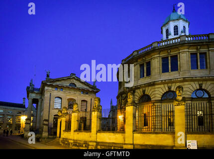 Le Sheldonian Theatre d'Oxford dans Broad Street où les étudiants diplômés. Banque D'Images