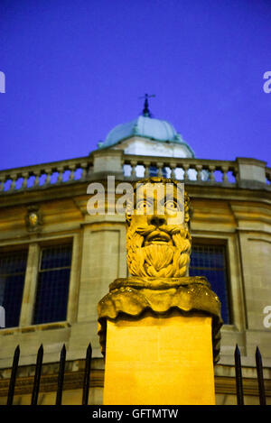 Le Sheldonian Theatre d'Oxford dans Broad Street où les étudiants diplômés. Banque D'Images